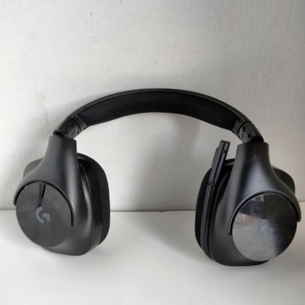 Logitech G533 Wireless DTS 7.1 Surround Gaming Headset. Included USB power cord